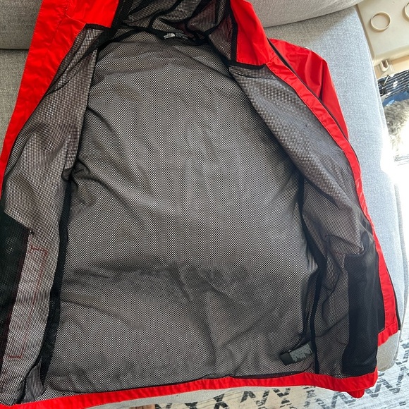 The North Face Boys Red Hooded Jacket - Picture 6 of 6